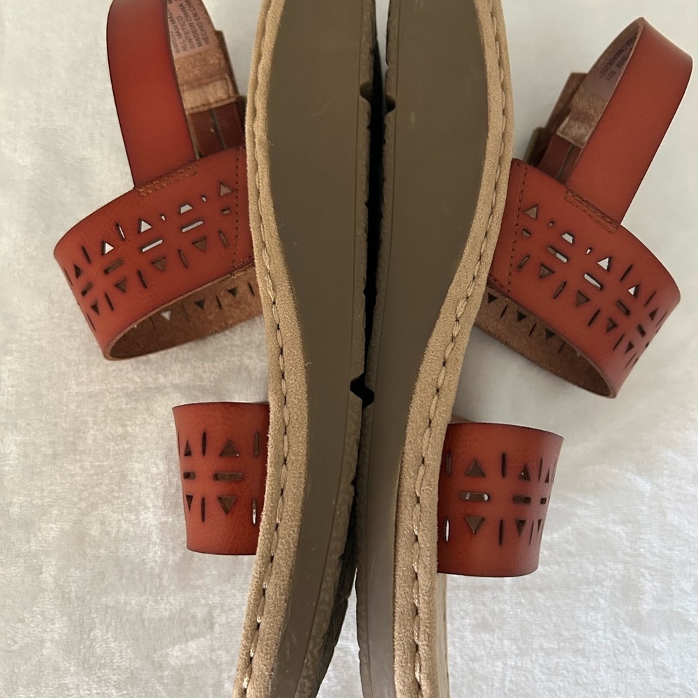 Earth Spirit Orange and Tan Sandals - Picture 5 of 8